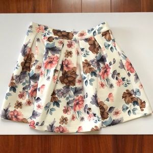 Preowned Floral Print White Mini Skirt
